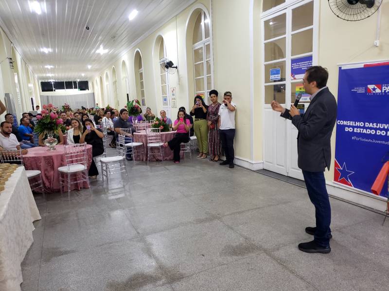 Secretário Evandro Garla durante programação Dia das Mulheres