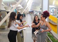 Procon Pará entrega questionário a passageiras